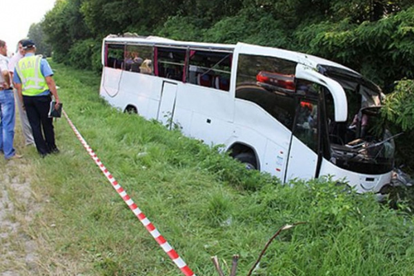 Rusya'da otobüs devrildi: 15 ölü