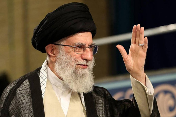 'Hamaney Şah'a benziyor'