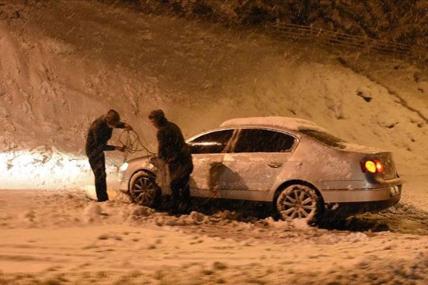 Kayseri ve Erzincan'da kar yağışı ulaşımı olumsuz etkiledi