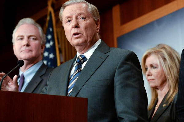 ABD'li senatörlerden S-400 için yaptırım çağrısı