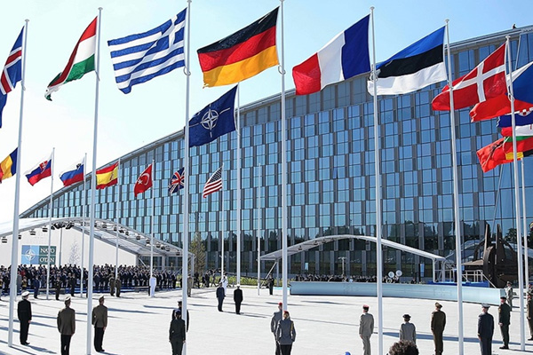 Reuters: Türk yetkili 'NATO'ya şantaj yapmıyoruz' dedi.