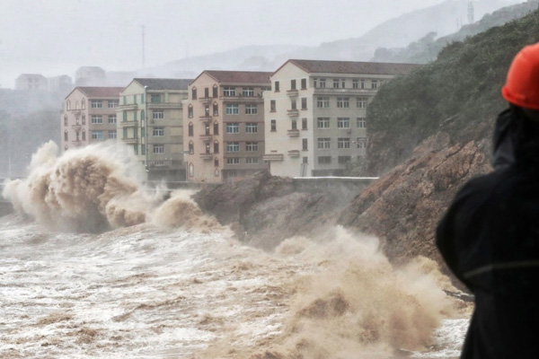 Filipinler'deki Kammuri Tayfunu'nda ölü sayısı artıyor