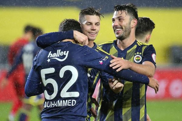 Sessiz maçta Fenerbahçe İstanbulspor'u 4 golle mağlup etti