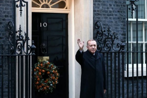 Cumhurbaşkanı Erdoğan, Türkiye-İngiltere-Almanya-Fransa Dörtlü Suriye Zirvesi için Başbakanlık ofisi '10 Numara'ya geldi