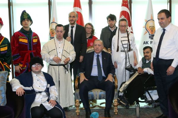 Cumhurbaşkanı Erdoğan engellilerle bir araya geldi
