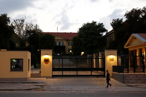 Alman makamları o avukatın dosyalarındaki isimlere oturma izni verdi