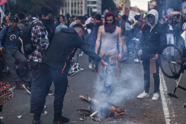 Kolombiya'da diyalog masasına rağmen protestolar sürüyor
