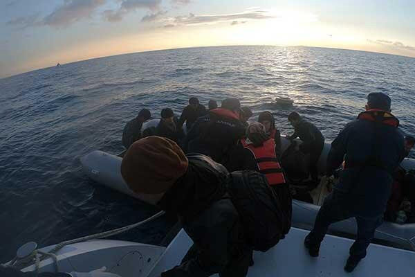 Çanakkale'de 51'i çocuk, 111 kaçak göçmen yakalandı