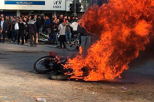İranlı sosyolog: 'Halk, hayal kırıklığı ve güvensizlik içinde'