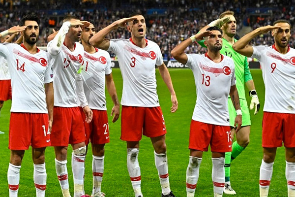 Millilerin 'asker selamı' bilimsel makale oldu