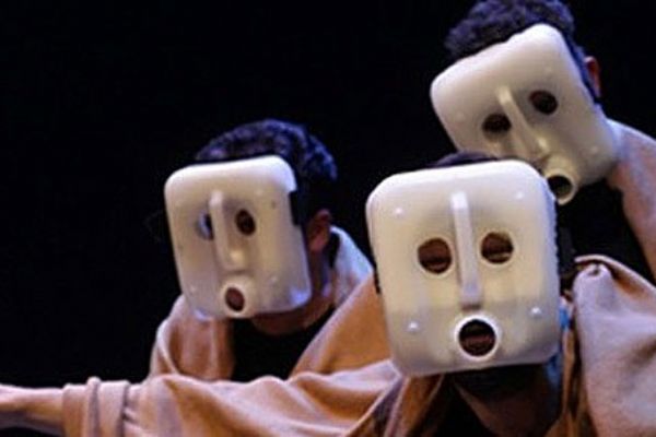 'Kafkas Tebeşir Dairesi' Oyunu Ayakta Alkışlanıyor