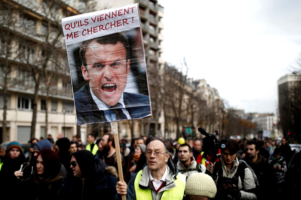 Fransa'da greve devam kararı