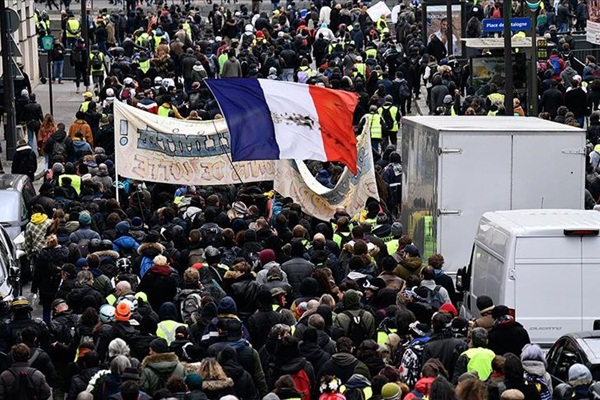 Paris genelinde dükkanlara 'kapalı kalın' çağrısı