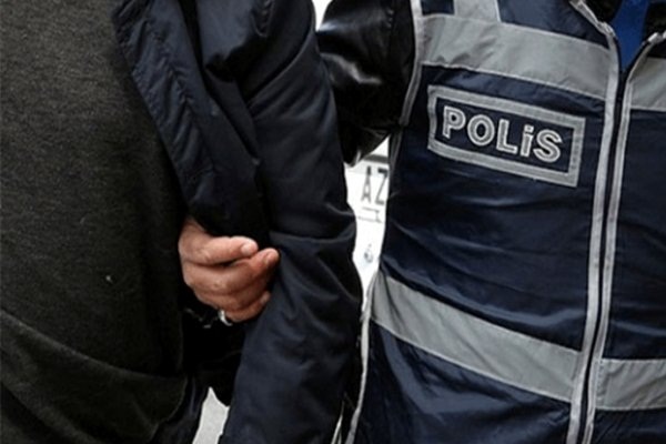 Şarkıcı, terörden tutuklandı