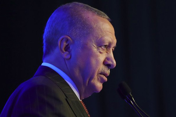 Erdoğan'dan kadınlara 'siyaset' çağrısı