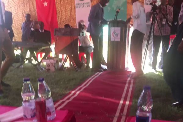 Sudanlı gençlerin harmandalı performansı