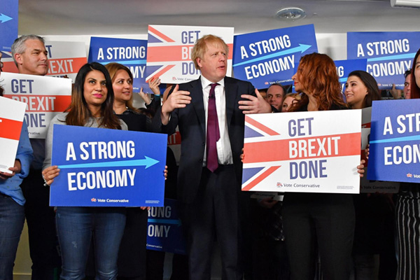 İngiltere tartışmalar arasında sandık başına gidiyor