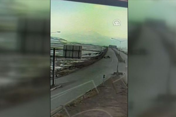 Türkiye'ye giriş yapan PKK'lı terörist ve yardım eden HDP ilçe başkanı yakalandı