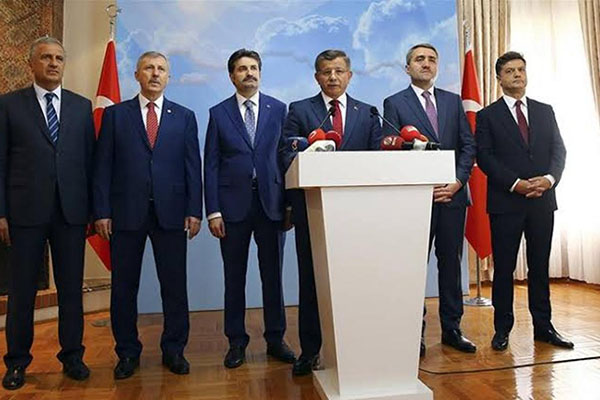 İşte Davutoğlu’nun partisinin kurucular kurulu listesinde yer alan isimler