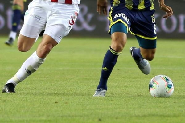 Fenerbahçe, lider Sivasspor'a konuk olacak