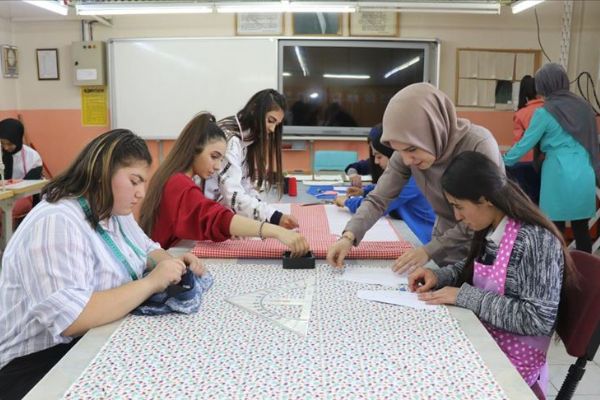 Atık kumaşlar Ağrılı kızların elinde yeniden hayat buluyor