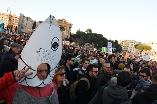 Sardalyalar'dan Roma'da büyük miting