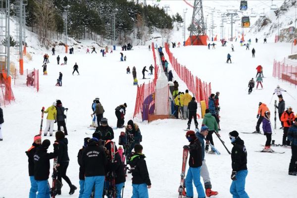 Kayakseverler Palandöken'de yoğunluk oluşturdu