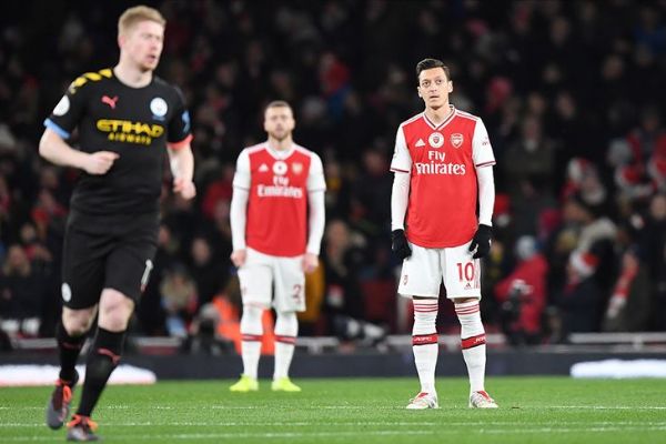Çin televizyonu Mesut Özil'in Uygur tepkisi sonrası Arsenal'in maçını yayından kaldırdı