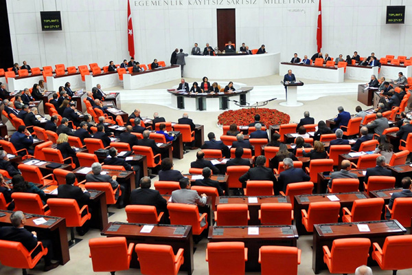 TBMM'de tartışmalı öneri: Milletvekilleri kullanmadıkları posta parasını geri istedi