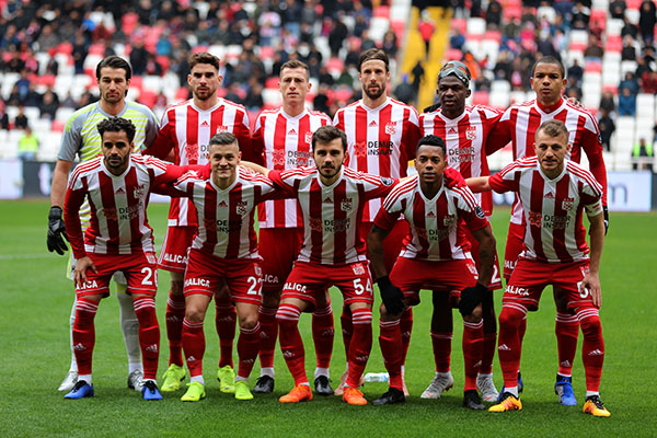 Evinde bileği bükülmeyen Sivasspor, 3 büyükler efsanesini söndürdü