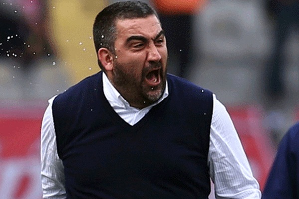 Ümit Özat'tan sürpriz imza