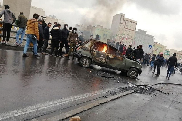 İran İçişleri Bakanı'na öldürülen göstericiler soruldu: Ayaklarına da ateş edildi