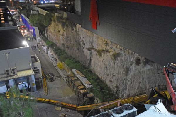 Muğla'da yılbaşı süslemesi çalışmasında kullanılan vinç devrildi: 1 ölü, 3 yaralı