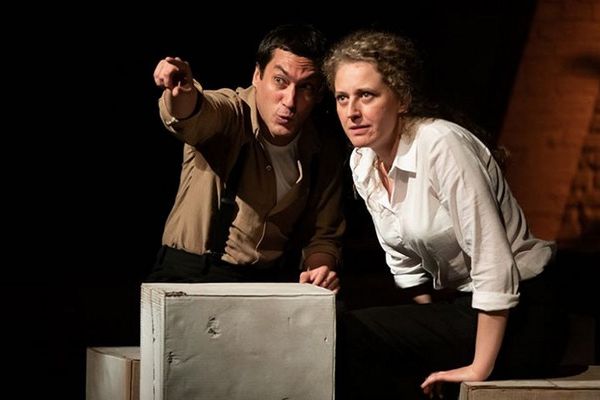 'Araba Kullanmayı Nasıl Öğrendim' Oyunu Ayakta Alkışlanıyor