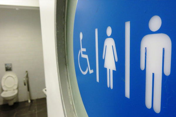 Tuvalette zaman geçiren personele önlem: Eğimli tuvalet