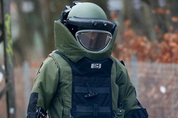 Almanya'da çeyrek tonluk bomba paniği