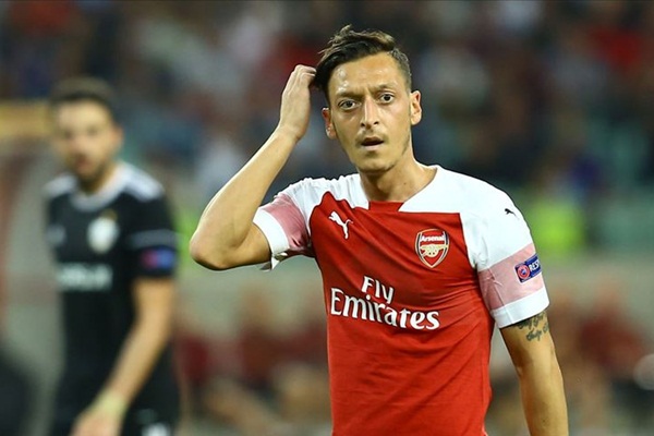 Mesut Özil, PES oyunlarının Çin'deki sürümlerinden çıkarılıyor
