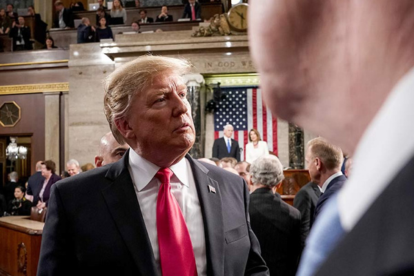 Trump için tarihi karar verildi: Azil maddeleri mecliste kabul edildi