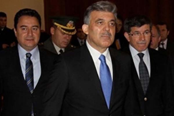 Hüseyin Gülerce: Davutoğlu ve Gül/Babacan partileri bir dayatmadır