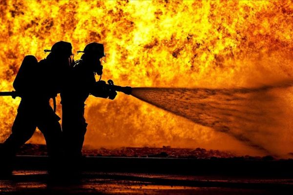 Avustralya'daki yangınlarda 2 itfaiye eri hayatını kaybetti