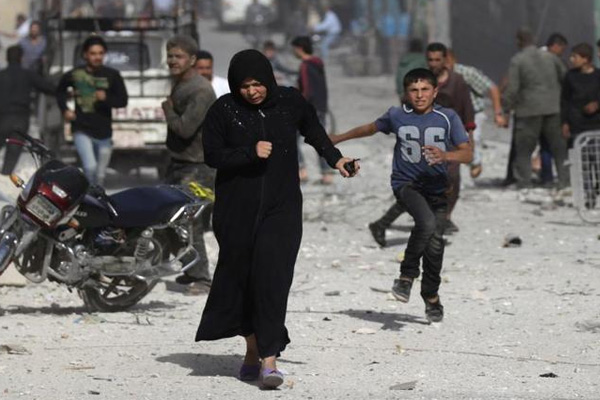 Esed rejiminin İdlib'e saldırıları sürüyor: 80 bin sivil Türkiye sınırında