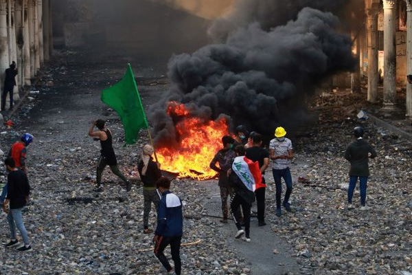 Irak'taki suikast sonrası olaylar yeniden alevlendi: Zikar vilayetinde parti binaları ateşe verildi