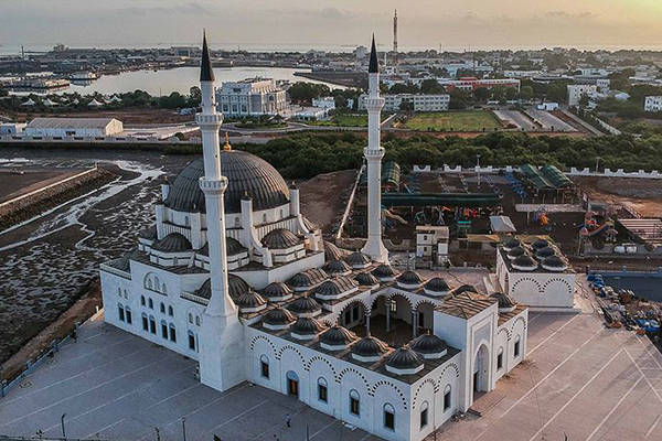 Alman DW, Afrika’daki cami yapımından rahatsız