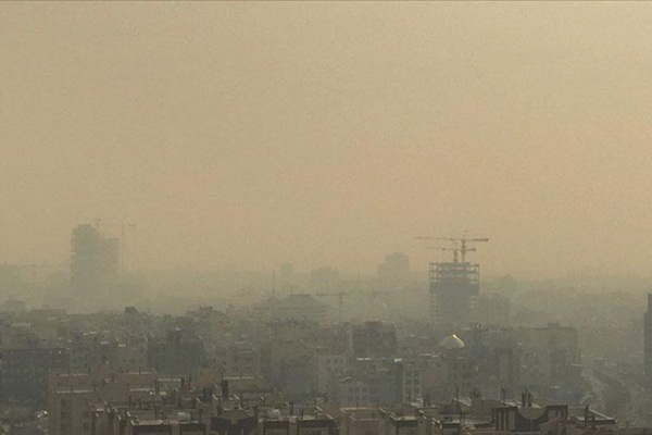 İran'da hava kirliliği nedeniyle eğitime tekrar ara verildi