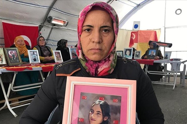 Diyarbakır annesinden dağa kaçırılan çocuklara: Gençliğinizi oralarda heba etmeyin