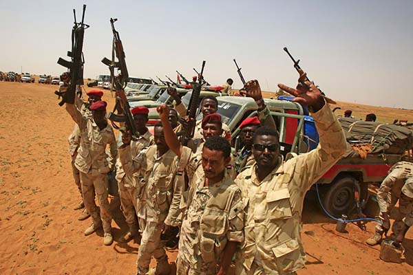 The Guardian: Yüzlerce Sudanlı paralı asker, Hafter adına savaşmak için Libya'ya geçiyor