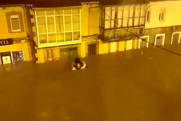 İspanya'nın kuzeyini sel vurdu