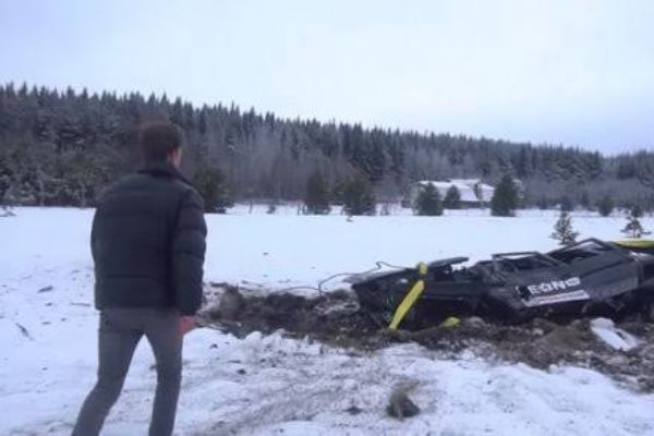 Milyonluk arabasını helikopterle aşağı attırdı