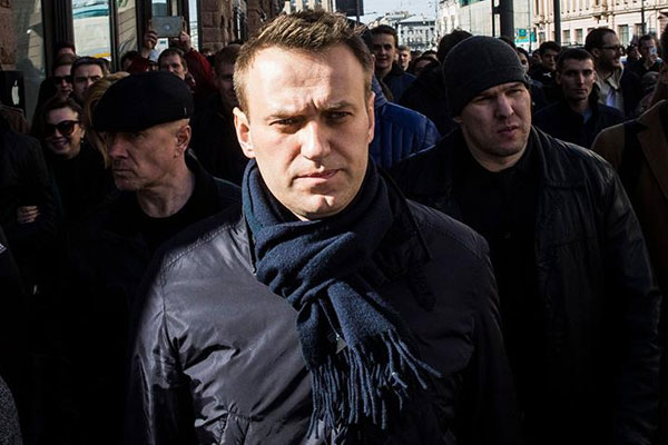 Rus muhalif Aleksey Navalnıy'ın ofisine polis baskını