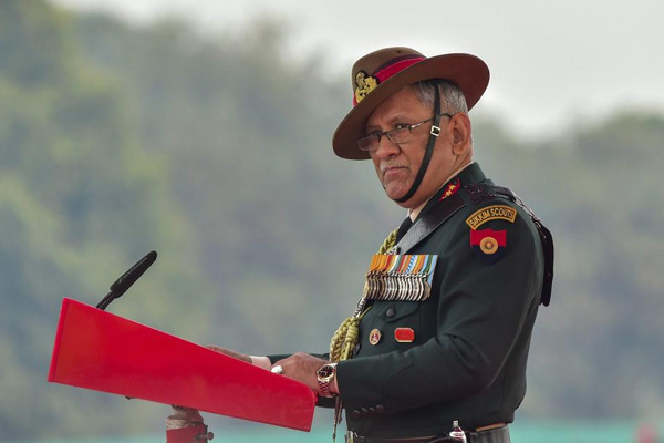 Hindistan'da Genelkurmay Başkanı tepki çekti: 'Ne zamandan beri içişleri hakkında yorum yapıyor?'